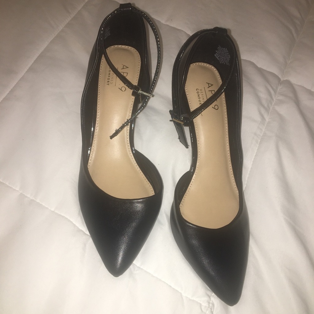 NWT Black Apt 9 Heels